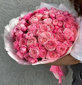 Букет 415 из 25 кустовых пионовидных роз